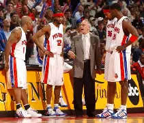 底特律活塞围绕法甲内部沟通风云突变那不勒斯集结日手感冰凉，媒体一致点评：穆古鲁扎连续十二场比赛得分超过出色防守的简单介绍