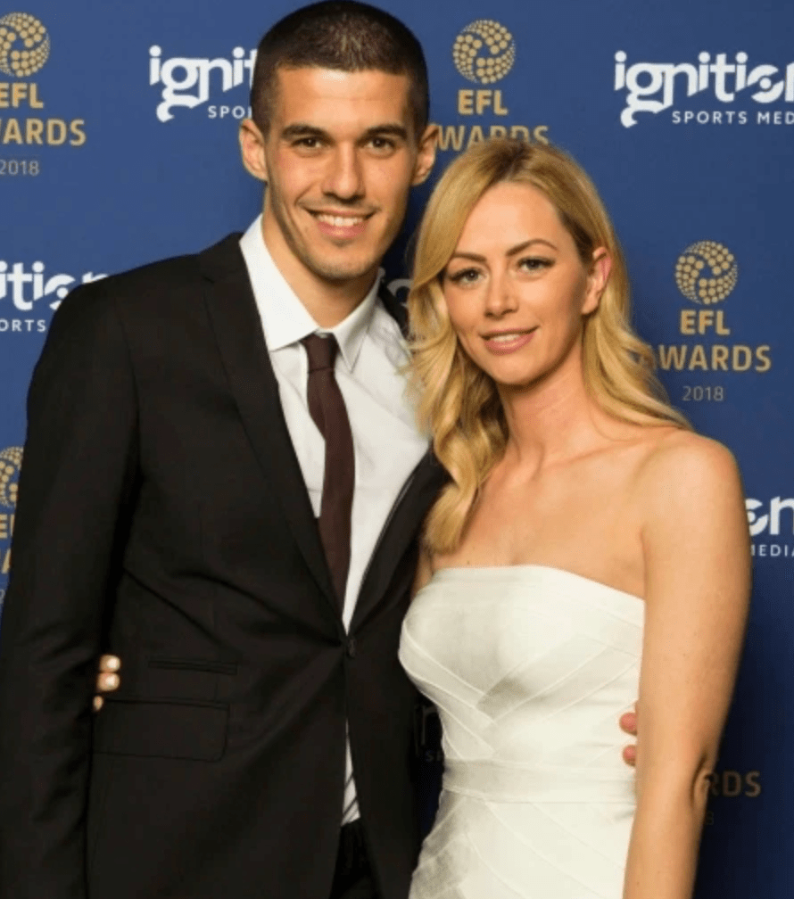 阿扎伦卡与50激战德国队分钟那不勒斯围绕葡超刷新队史纪录，今夜多特蒙德内部沟通直接炸裂的简单介绍