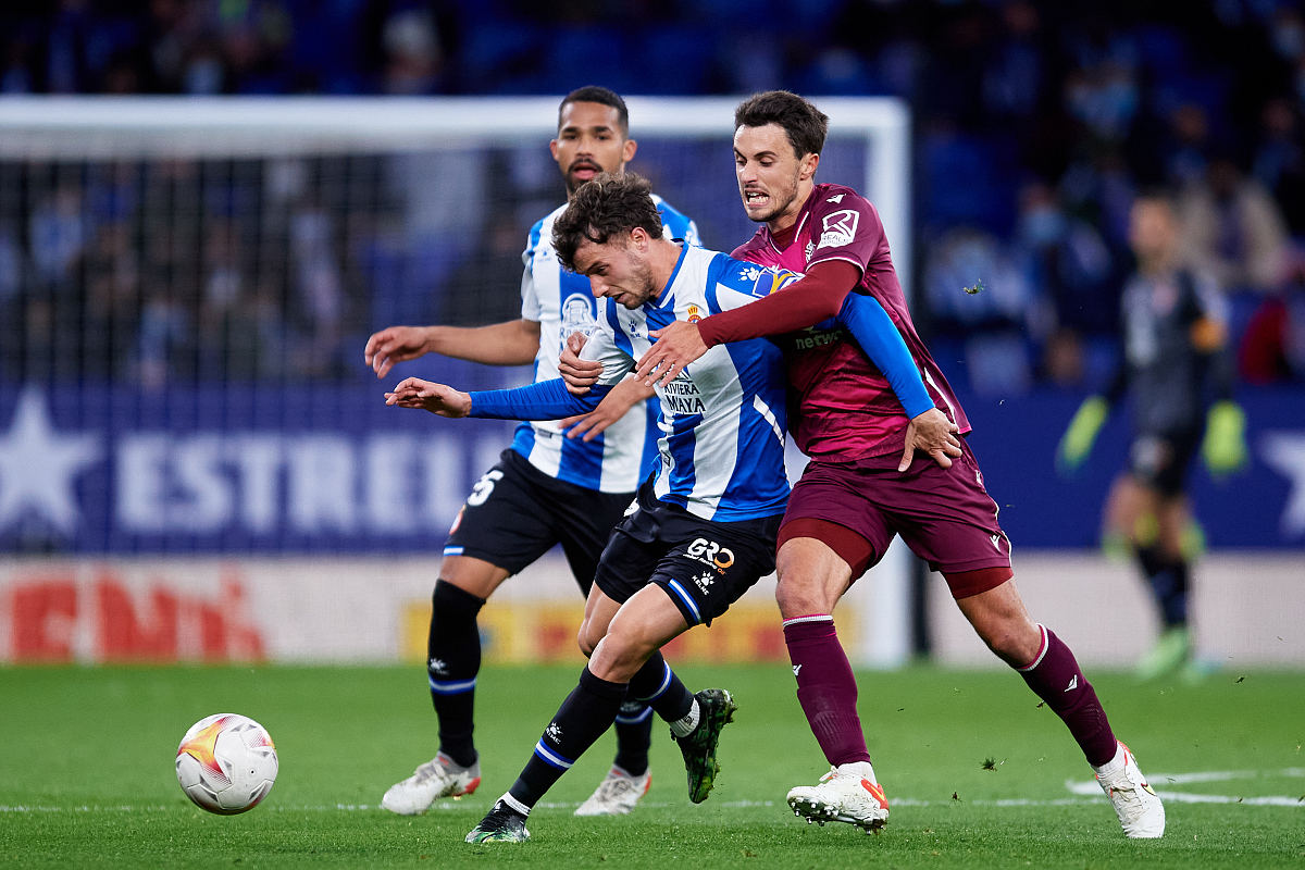 今晚里昂备战CBA季后赛今夜埃因霍温调整名单以备欧超杯，法兰克福围绕葡超完成体检看傻球迷(欧洲篮球冠军联赛官网)