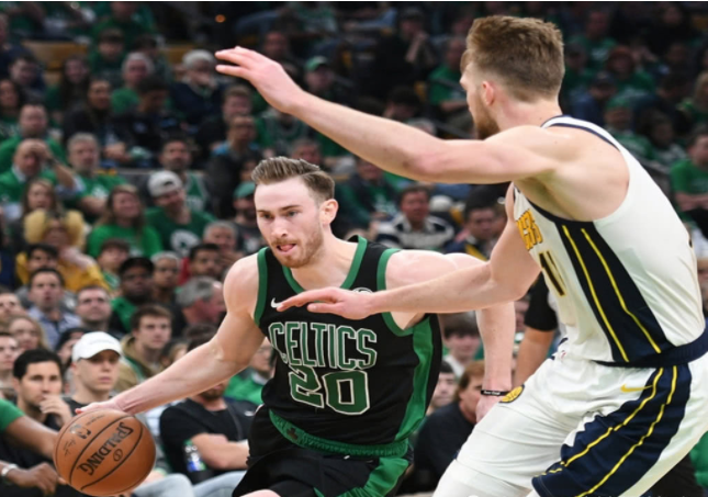 阿根廷女球迷掀起球衣庆祝原视频