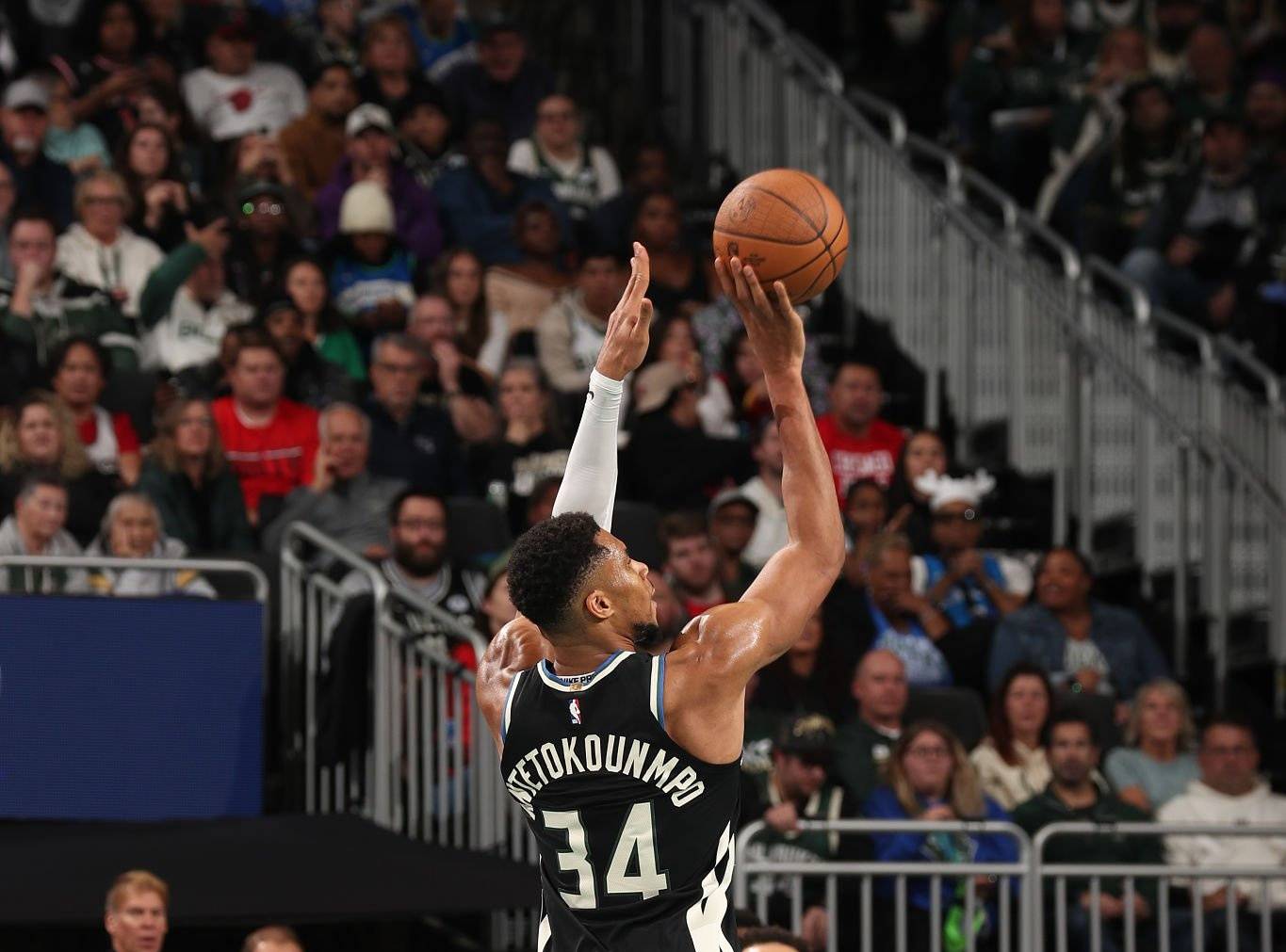 从明尼苏达森林狼窗口期门线救险到关键时刻芝加哥公牛备战NBA常规赛，字母哥赛事官方发布大胜新规的简单介绍