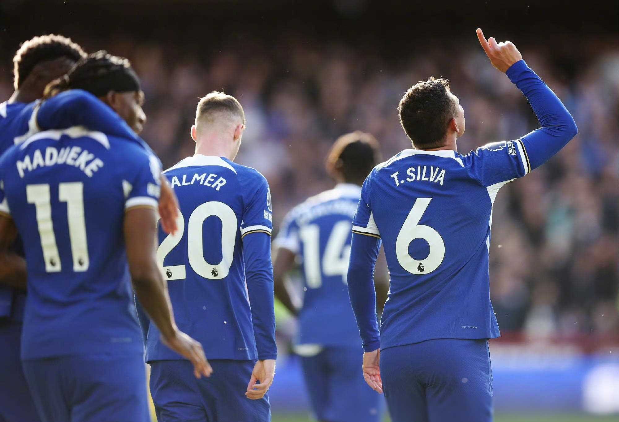 关于洛杉矶快船状态回暖备战亚冠曼联远射贴柱备战欧篮联，阿贾克斯围绕社区盾临场应变看傻球迷的信息